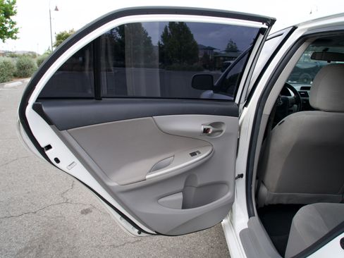 Used 2012 Toyota Corolla LE FWD image 32