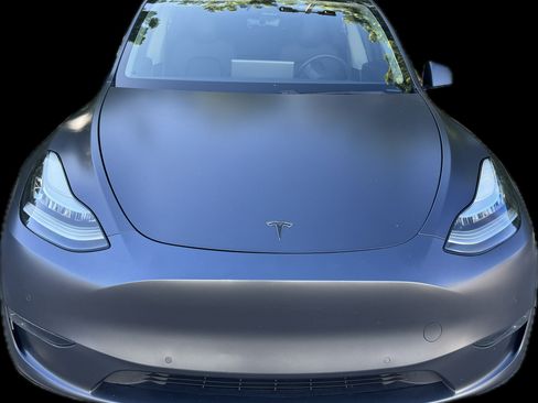 Used 2020 Tesla Model Y Long Range image 1