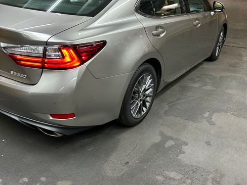 Used 2018 Lexus ES 350 image 2