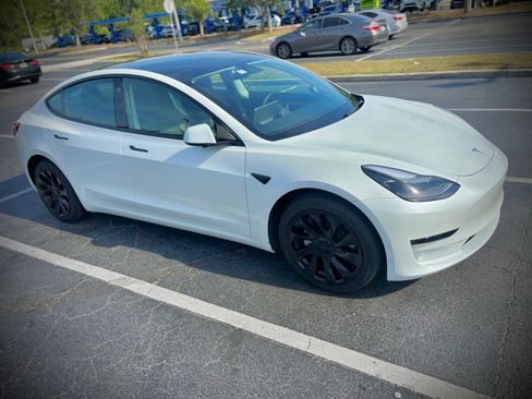 Used 2023 Tesla Model 3 Standard Range image 8