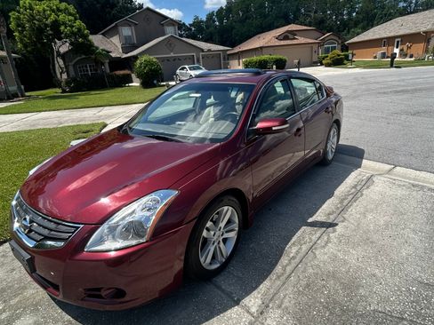 Used 2010 Nissan Altima 3.5 SR w/ Premium Pkg FWD image 1