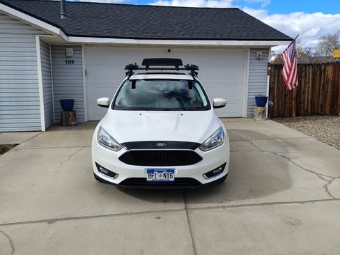 Used 2017 Ford Focus Titanium image 4