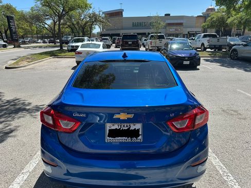 Used 2018 Chevrolet Cruze LT w/ Convenience Package image 18