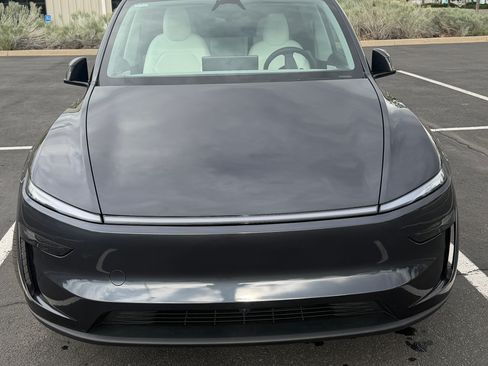 Used 2026 Tesla Model Y Long Range AWD/4WD image 8