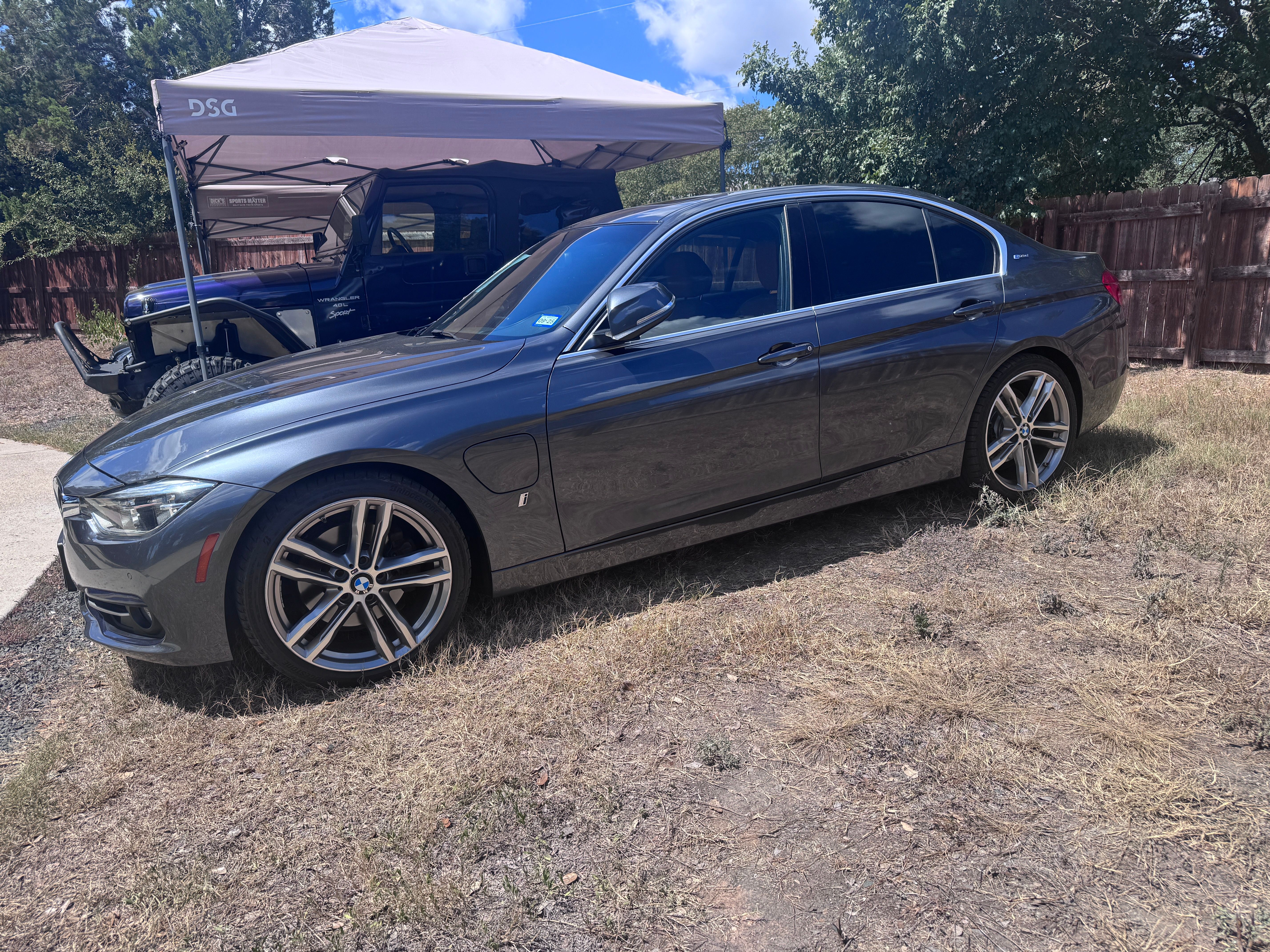 Used 2018 BMW 330e w/ Convenience Package RWD image 11