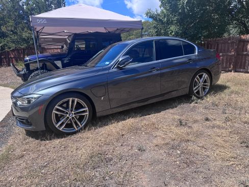 Used 2018 BMW 330e 330e iPerformance Sedan 4D w/ Convenience Package image 11