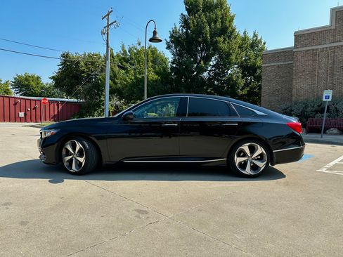 Used 2019 Honda Accord Touring image 2