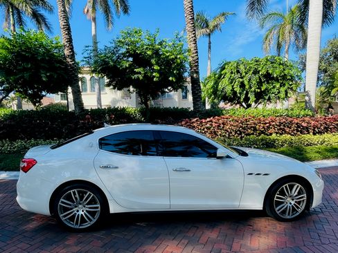 Used 2019 Maserati Ghibli S image 1