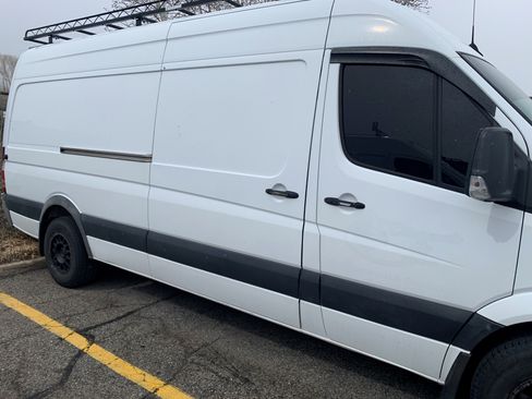 Used 2018 Mercedes-Benz Sprinter 2500 image 6