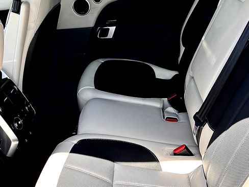 Used 2020 Land Rover Range Rover Sport HST image 21