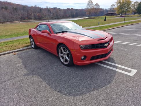 Used 2013 Chevrolet Camaro SS w/ Rear Vision Package image 2