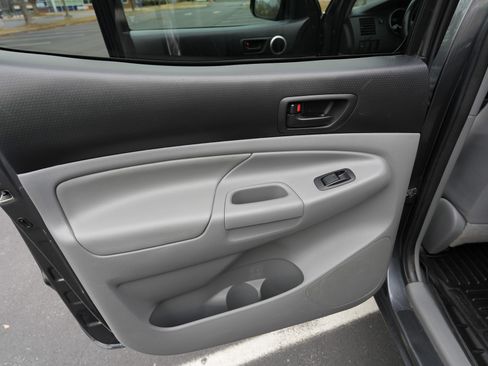 Used 2012 Toyota Tacoma 4x4 Double Cab w/ SR5 Pkg image 14