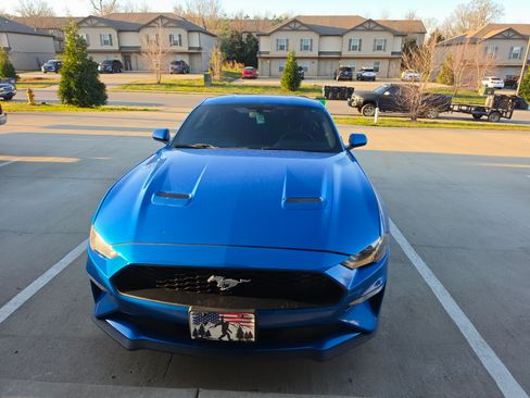 Used 2019 Ford Mustang Coupe image 1