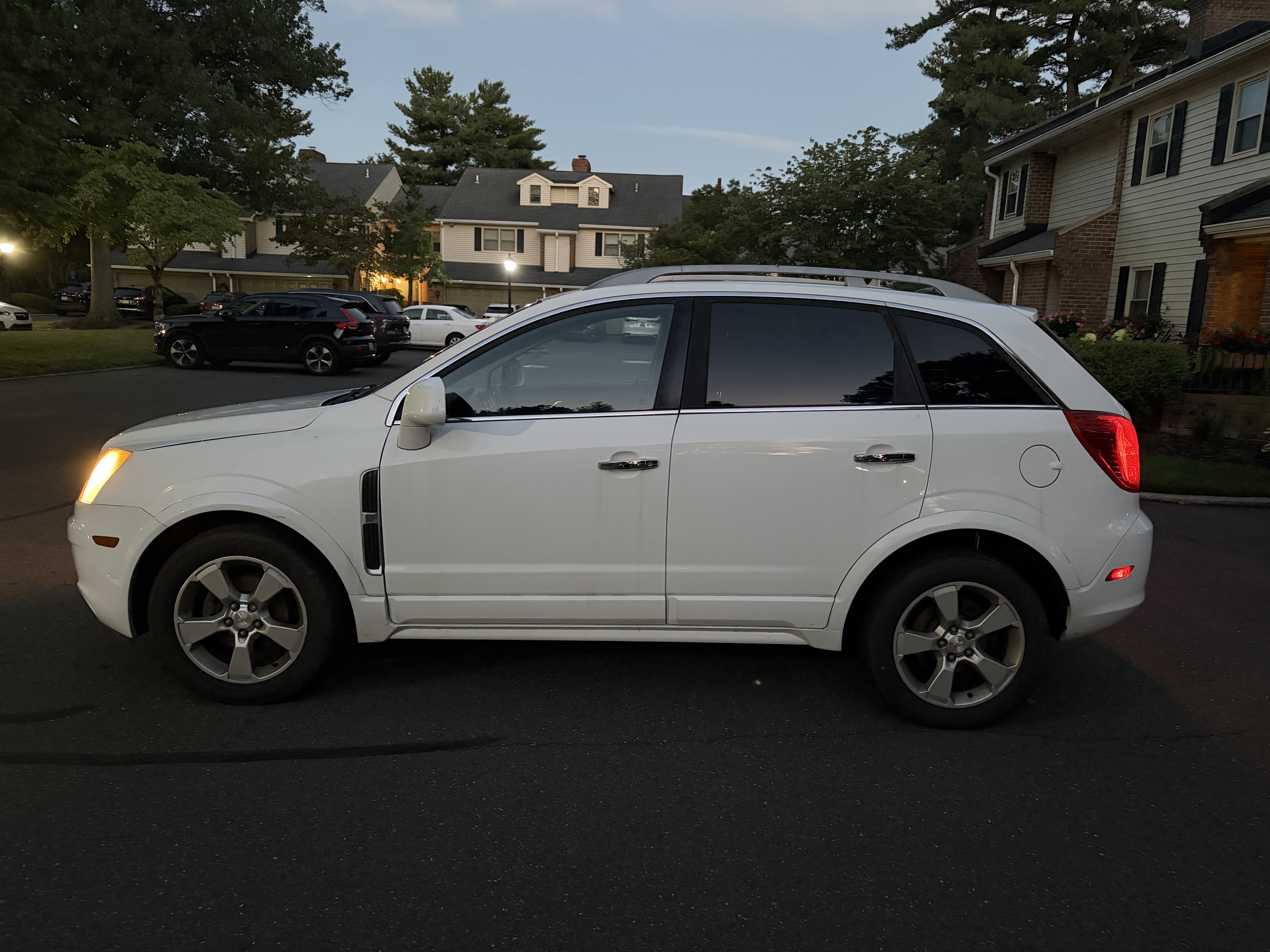 Used 2014 Chevrolet Captiva Sport LTZ FWD image 1