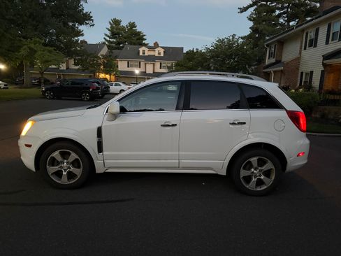 Used 2014 Chevrolet Captiva Sport LTZ FWD image 1