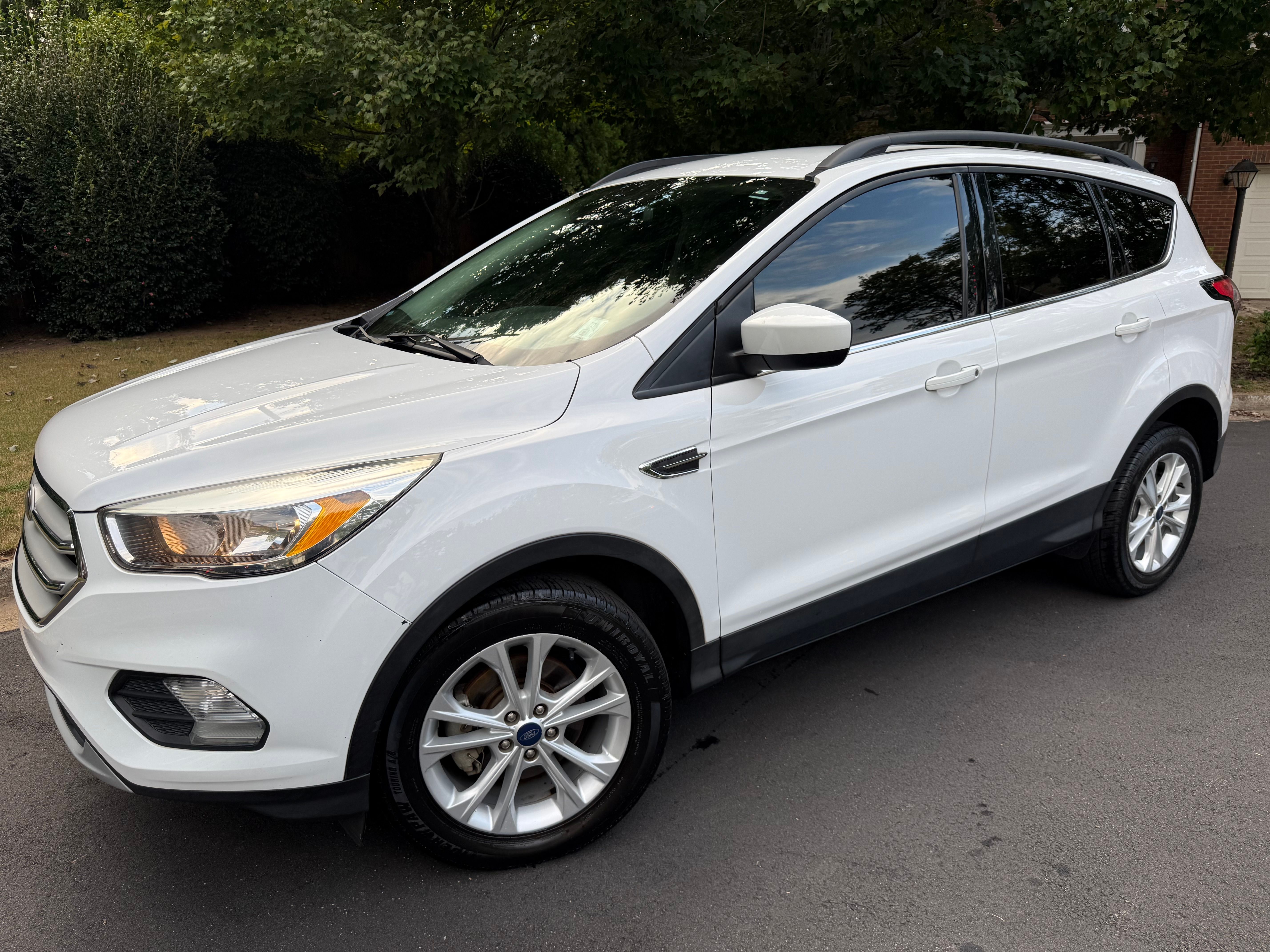 Used 2018 Ford Escape SE w/ Ford Safe & Smart Package FWD image 1