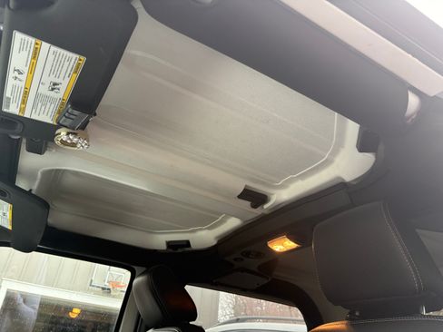 Used 2016 Jeep Wrangler Sahara w/ Connectivity Group image 14