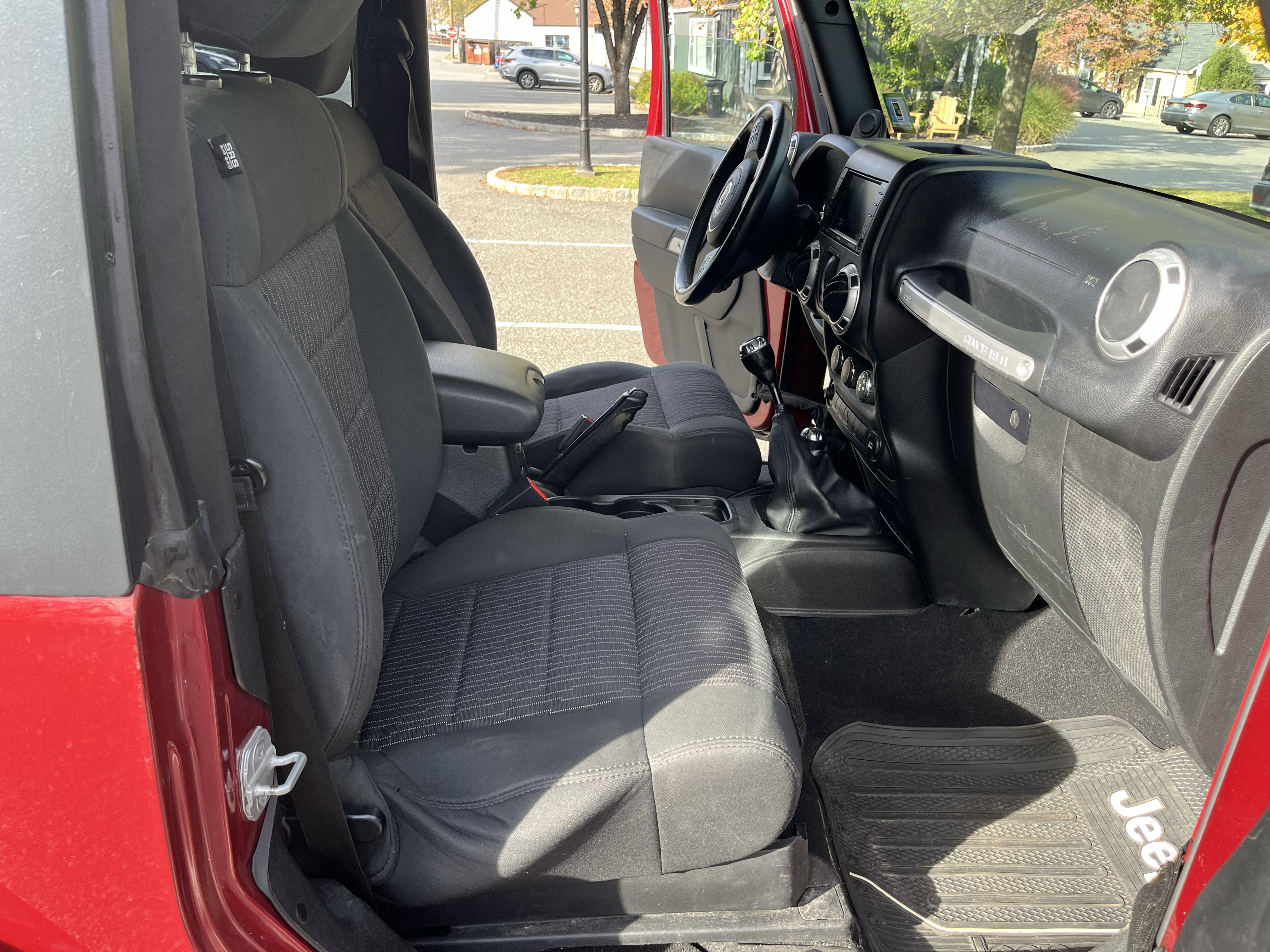 Used 2012 Jeep Wrangler Sahara w/ Connectivity Group AWD/4WD image 25