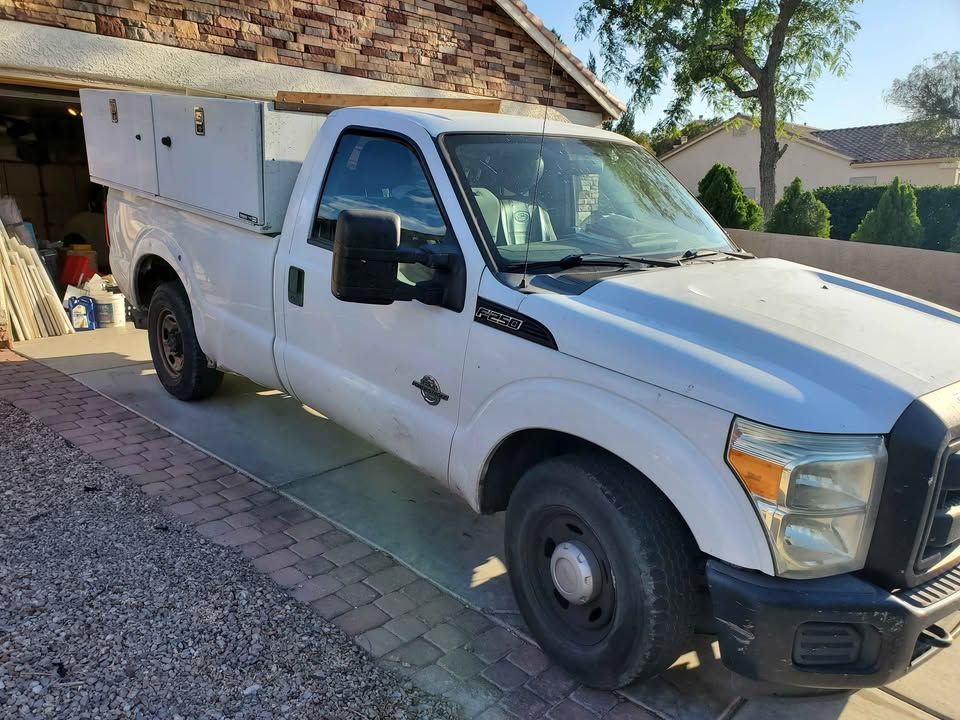 Used 2011 Ford F250 XL RWD image 2