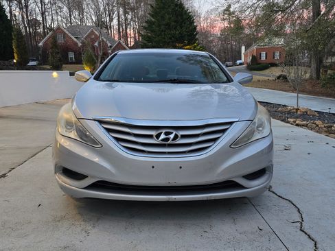 Used 2011 Hyundai Sonata GLS image 2