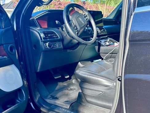 Used 2021 Lincoln Navigator Reserve image 5