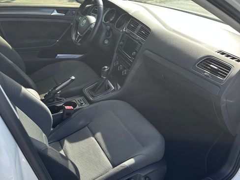 Used 2018 Volkswagen Golf S FWD image 9