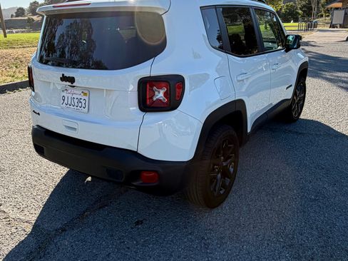 Used 2023 Jeep Renegade Altitude w/ Convenience Group I AWD/4WD image 5