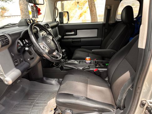 Used 2010 Toyota FJ Cruiser 4WD image 17