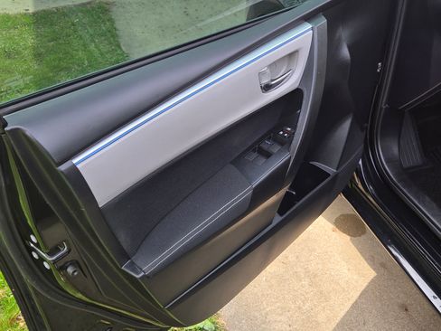 Used 2016 Toyota Corolla LE image 28