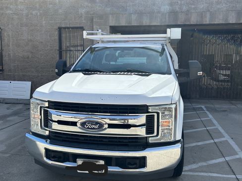 Used 2017 Ford F250 XLT image 2