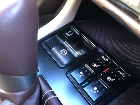 Used 2020 Lexus RX 450h AWD w/ Luxury Package image 17