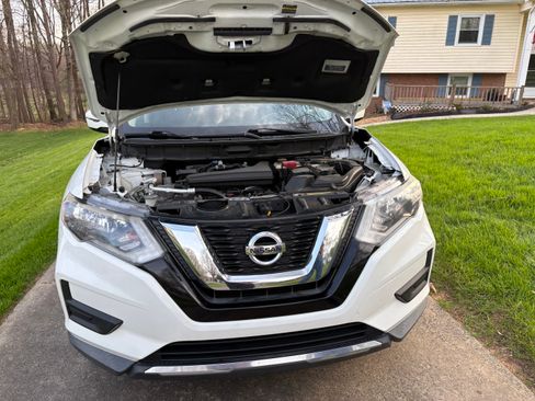 Used 2017 Nissan Rogue SV FWD image 8