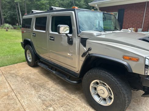 Used 2003 HUMMER H2 Luxury w/ Preferred Equipment Group image 14