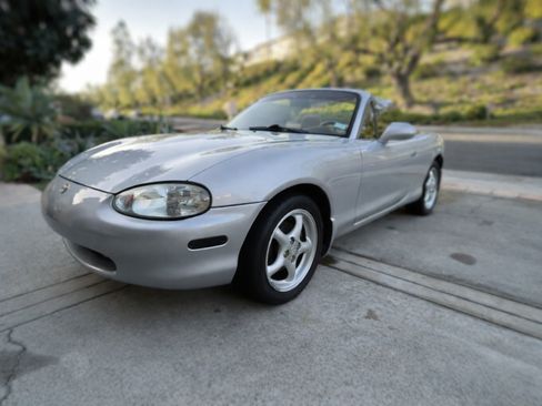 Used 1999 MAZDA MX-5 Miata image 1