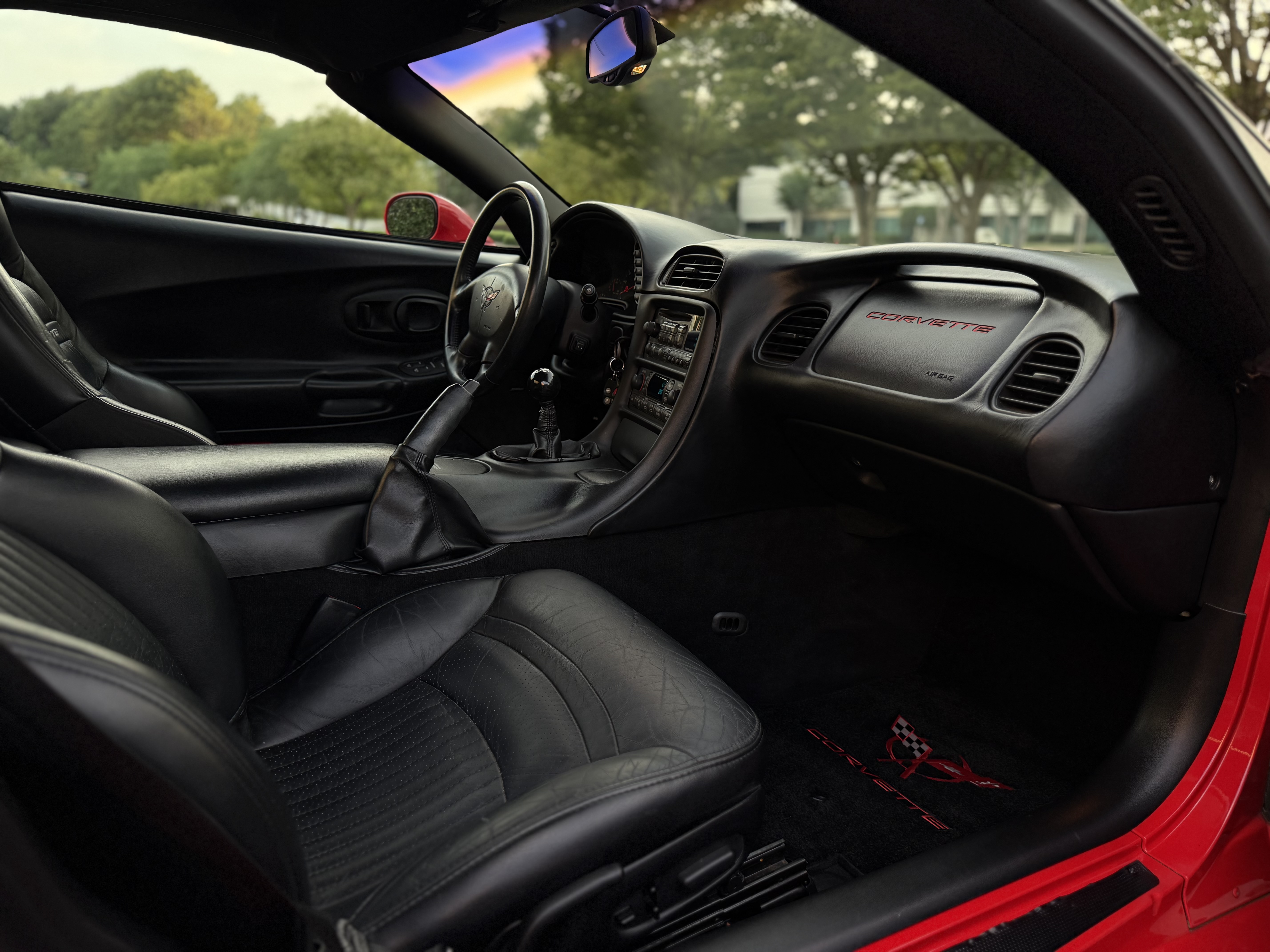 Used 2004 Chevrolet Corvette Coupe w/ Preferred Equipment Group RWD image 16