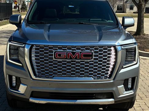 Used 2022 GMC Yukon XL Denali w/ Advanced Technology Package image 4