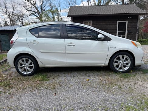 Used 2013 Toyota Prius C Four image 2