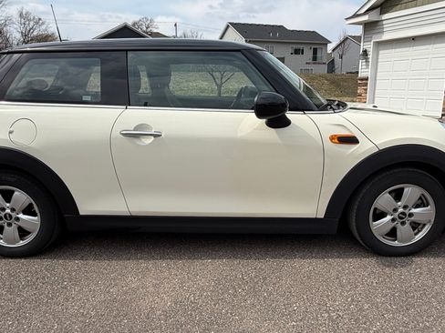 Used 2015 MINI Cooper 2-Door Hardtop image 5