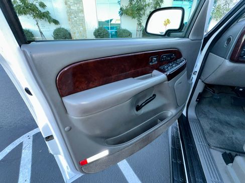 Used 2005 Chevrolet Tahoe LT w/ LT Preferred Equipment Group image 8