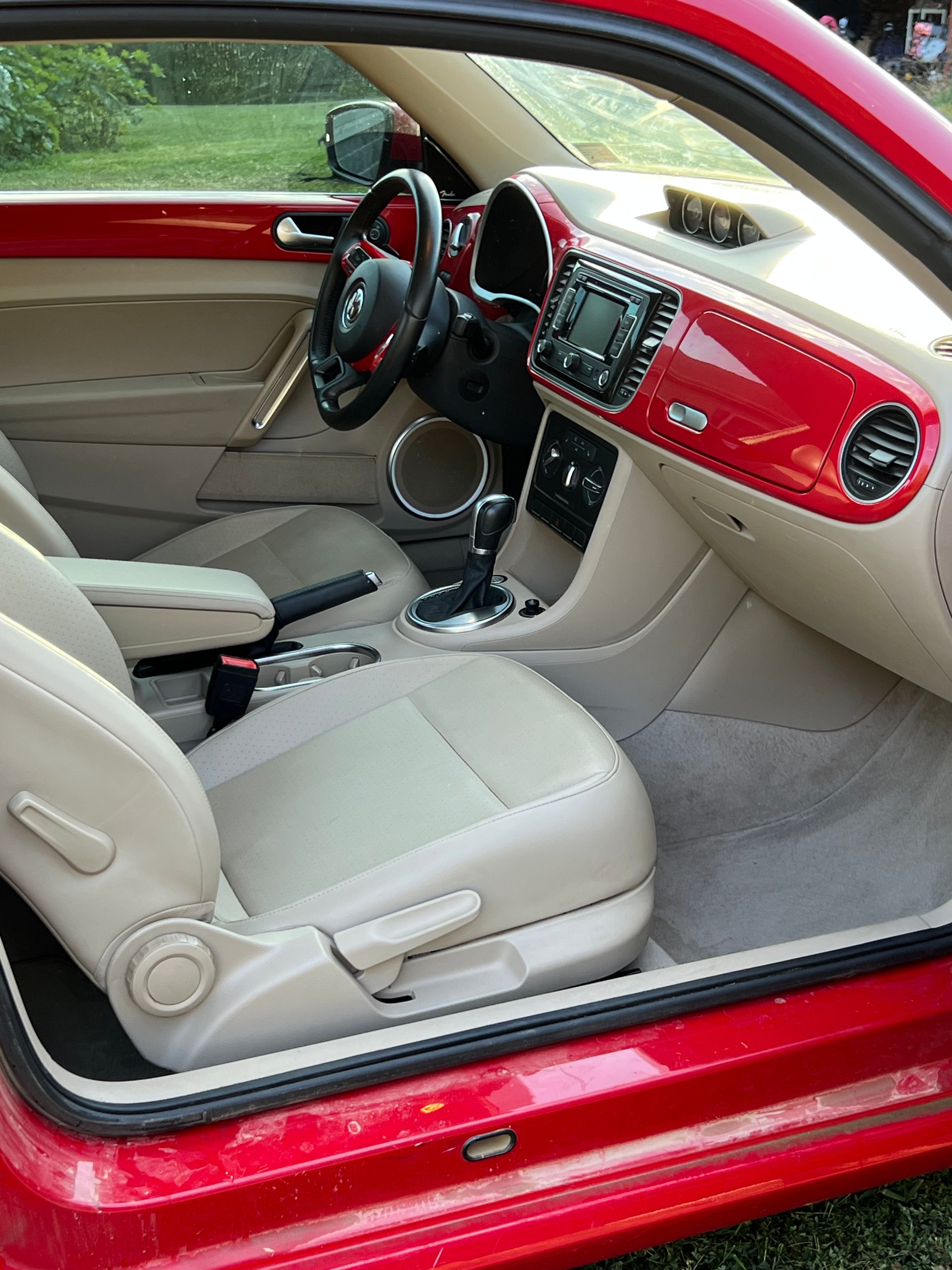 Used 2015 Volkswagen Beetle TDI FWD image 12