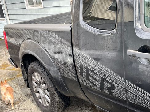 Used 2012 Nissan Frontier SV w/ Sport Appearance Pkg image 6