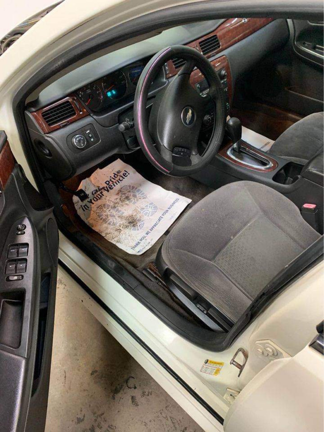 Used 2009 Chevrolet Impala LT FWD image 13