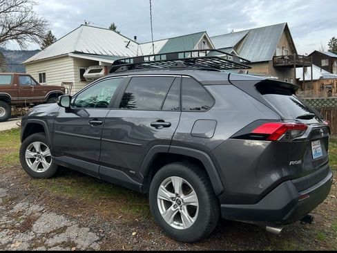 Used 2019 Toyota RAV4 LE w/ Carpet Mat Package AWD/4WD image 4