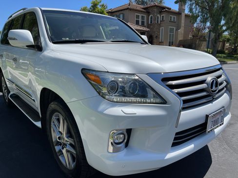 Used 2014 Lexus LX 570 4WD image 9