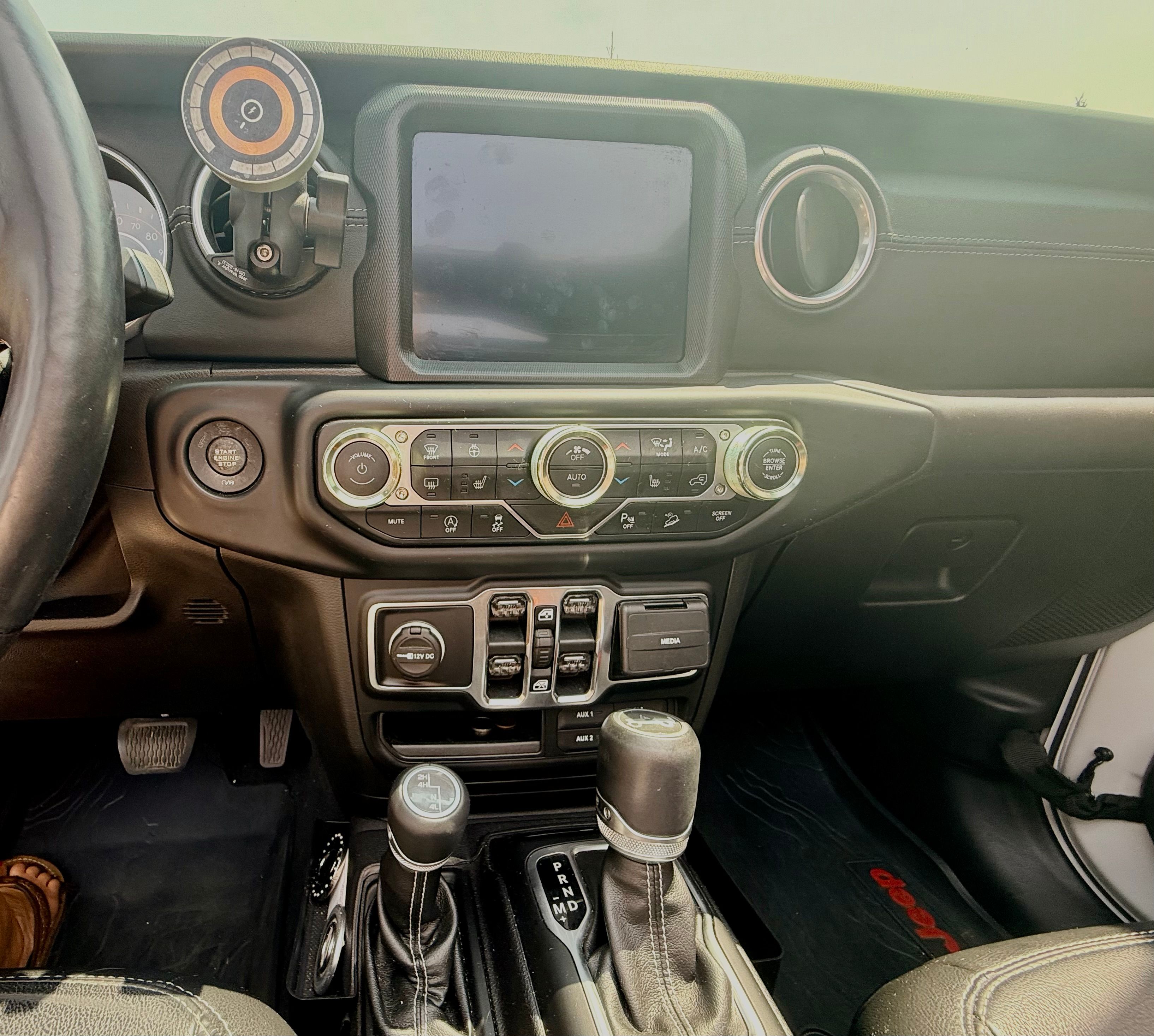Used 2018 Jeep Wrangler Unlimited Sahara AWD/4WD image 8