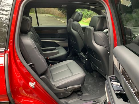 Used 2026 Cadillac Vistiq Luxury image 15