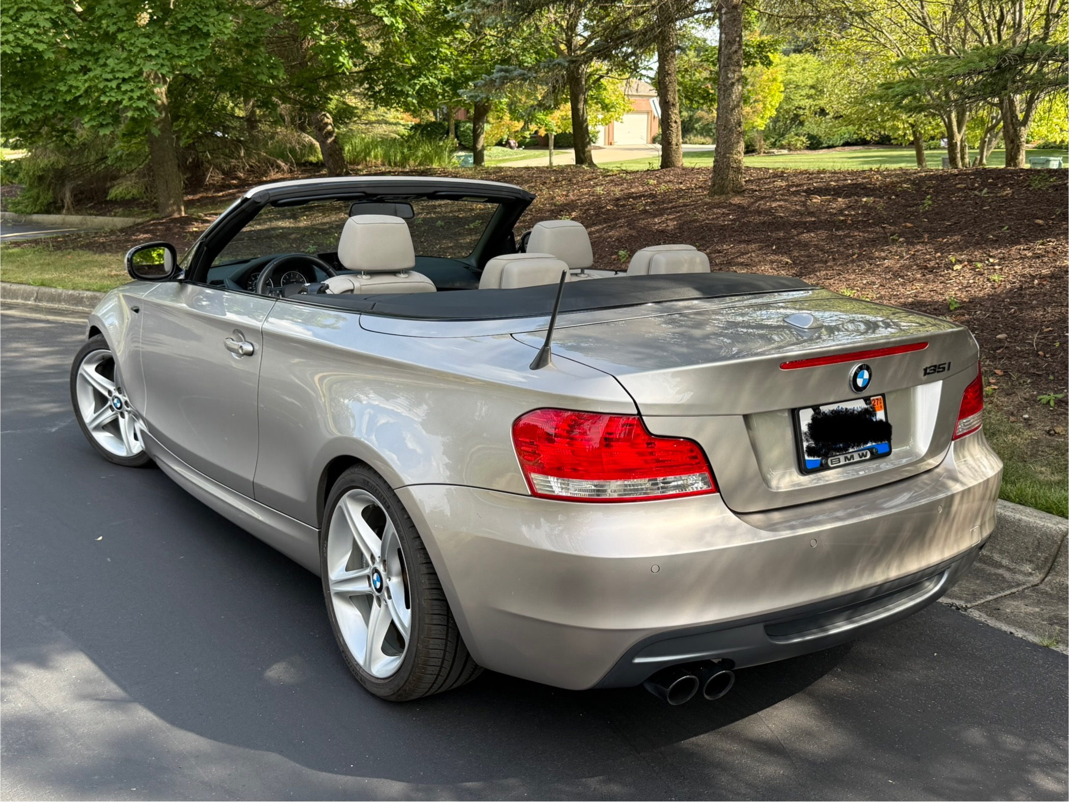 Used 2011 BMW 135i Convertible RWD image 14