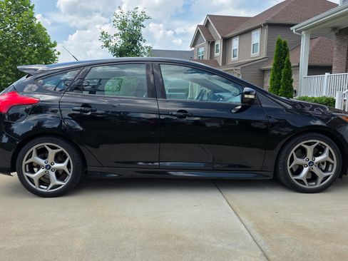 Used 2018 Ford Focus ST w/ Equipment Group 401A FWD image 8