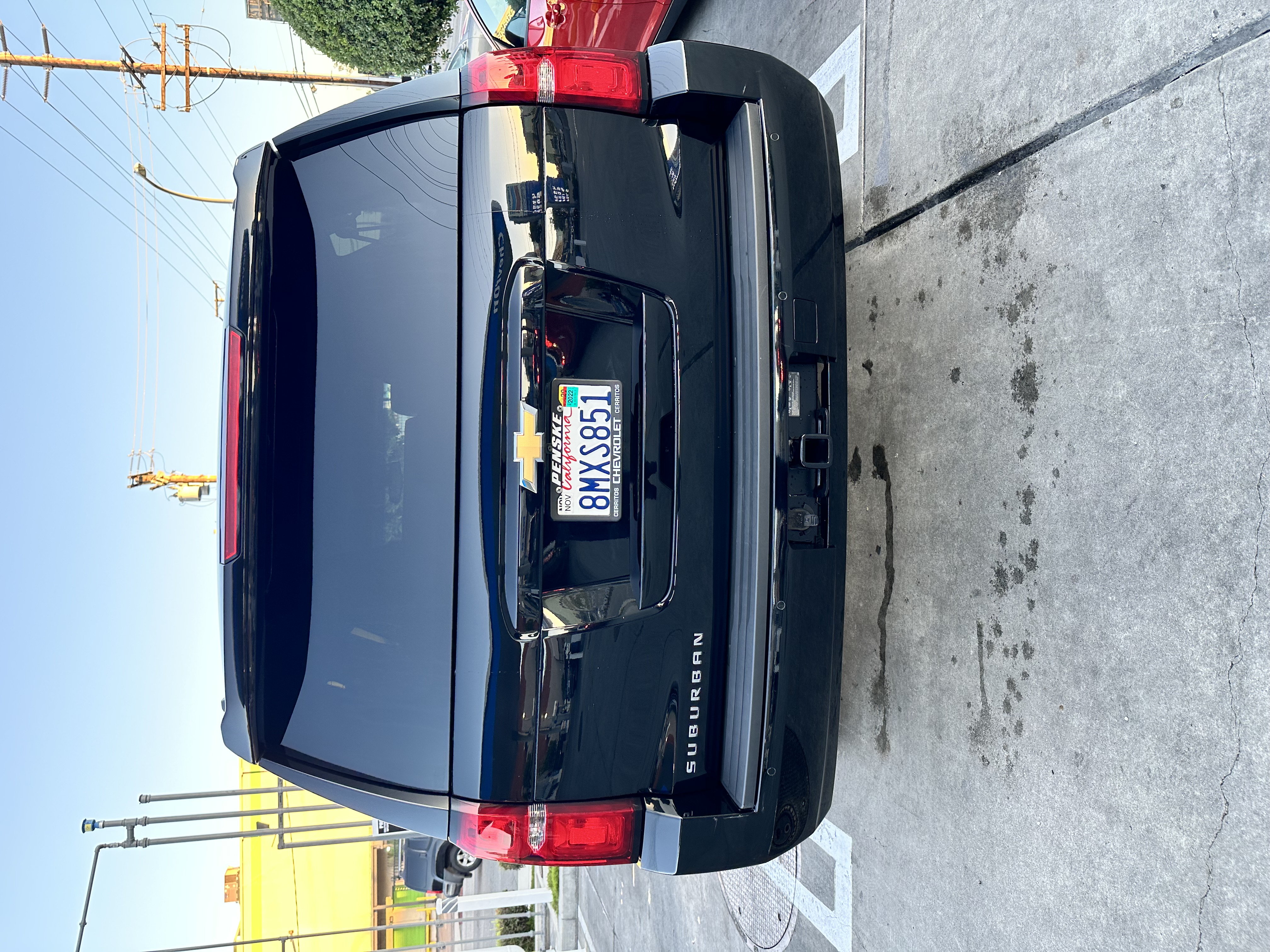 Used 2020 Chevrolet Suburban LS RWD image 2