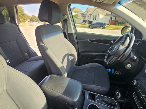 Used 2016 Kia Sorento LX w/ LX Convenience Package image 22